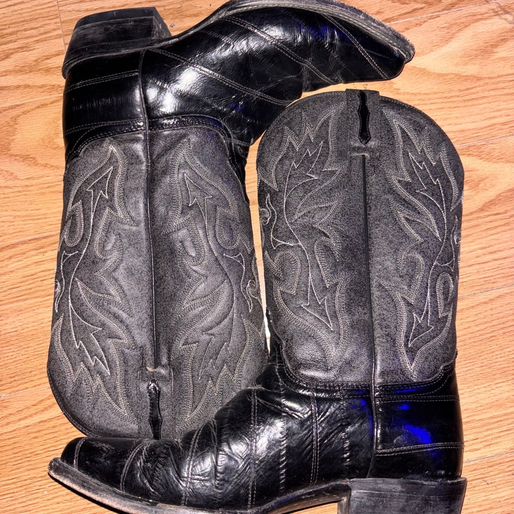 Black Western Cowboy Boots with Embroidered Design